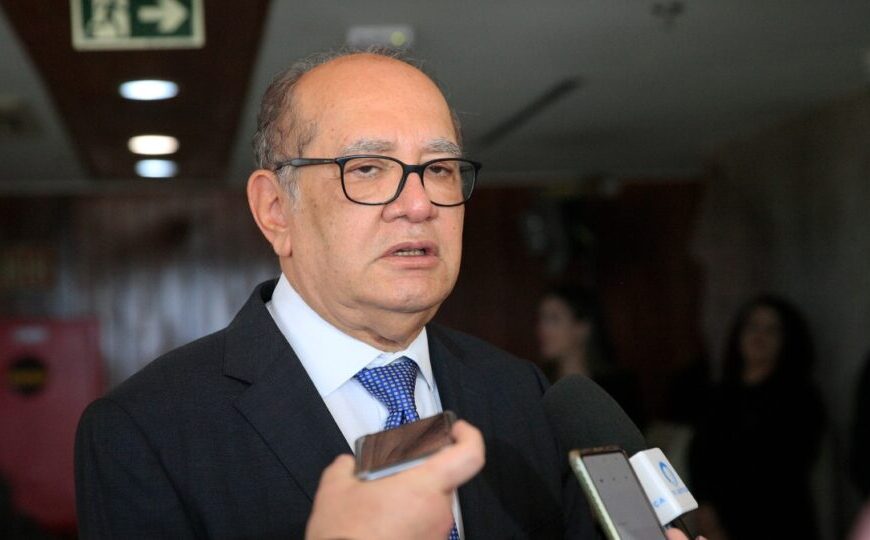 Gilmar Mendes critica falas de Flávio Bolsonaro sobre urnas eletrônicas