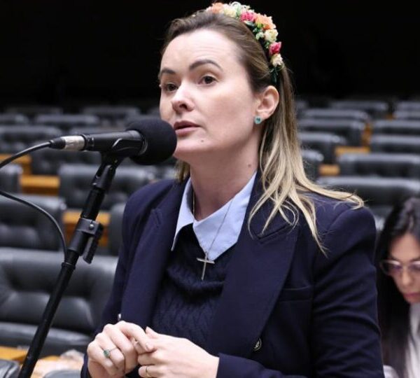 Júlia Zanatta questiona “apagão de controle” do Bolsa&hellip;