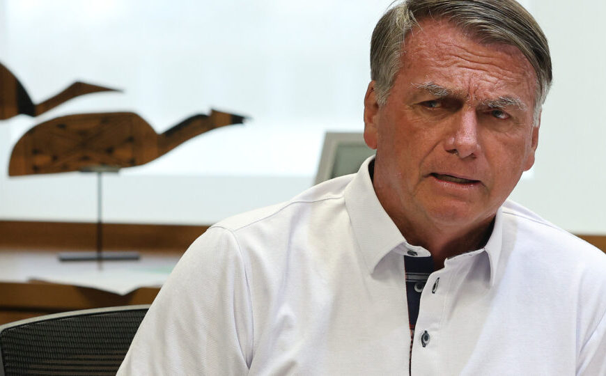 Como Jair Bolsonaro chegou à prisão domiciliar humanitária em um ano?