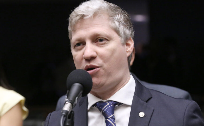 Justiça rejeita ação do PT contra Van Hattem por chamar Lula de “ladrão”
