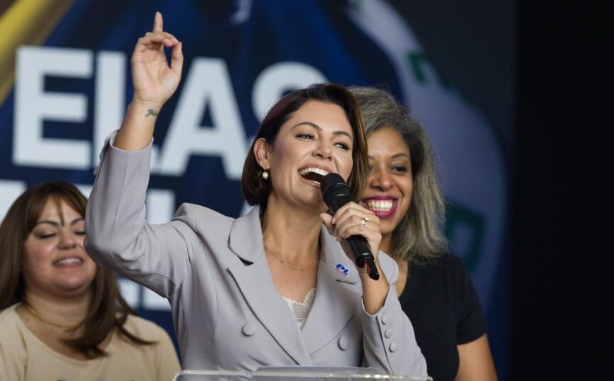 Zema sugere Michelle Bolsonaro como sua vice e ex-primeira-dama rebate