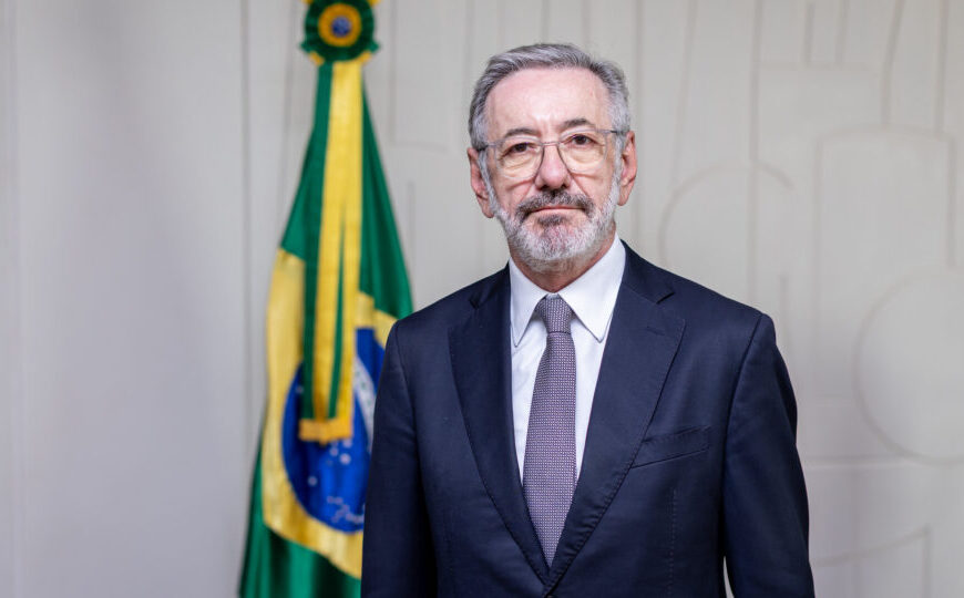 Ministros confirmam dupla taxação dos EUA de 37,5% para “muitos setores”