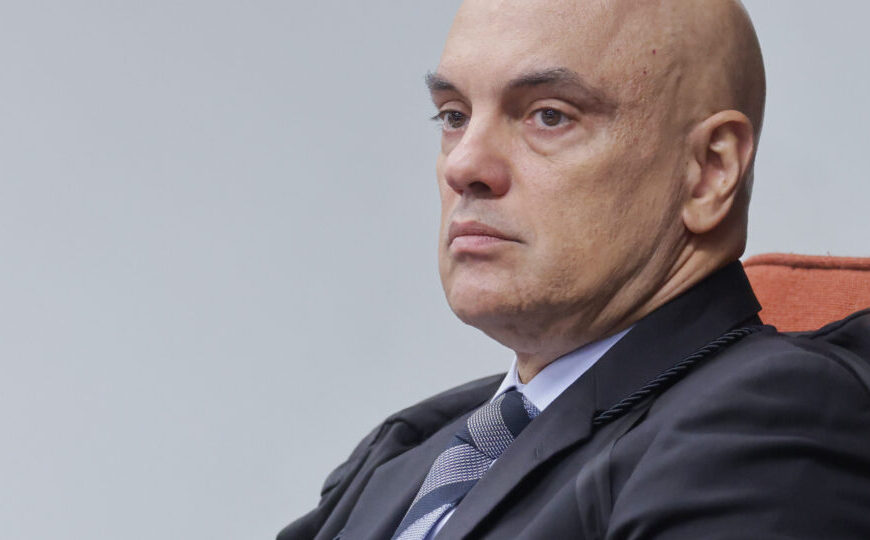 Moraes manda PGR se manifestar após Flávio Bolsonaro não comparecer à PF