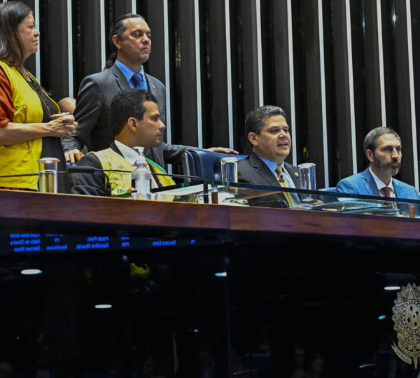 Em derrota para governo Lula, Senado aprova PEC&hellip;