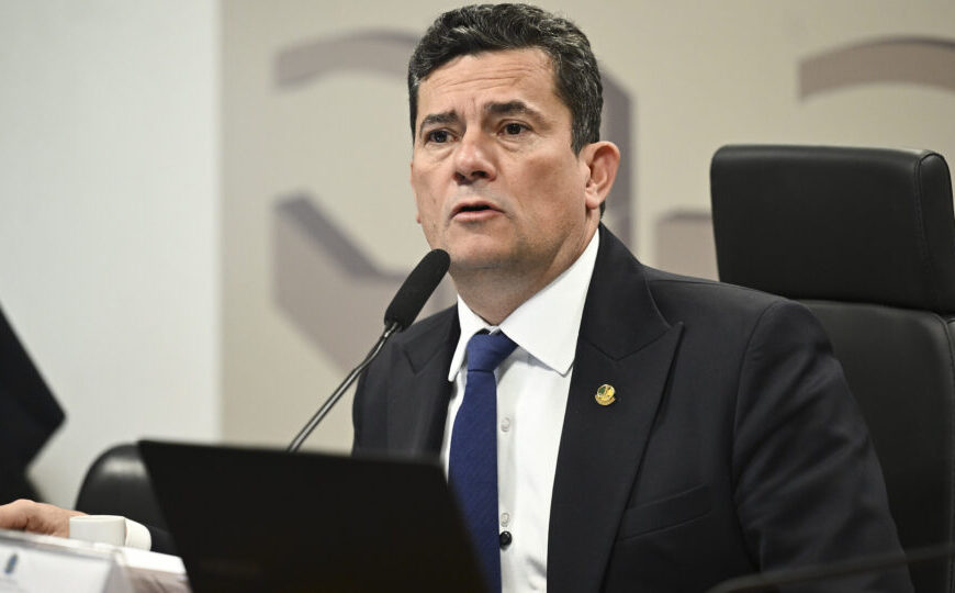 Moro diz que Flávio Bolsonaro é o único capaz de derrotar Lula