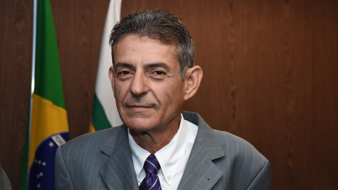 Juiz que bebeu vinho em sessão tem afastamento do cargo confirmado no TJ-MG e no CNJ