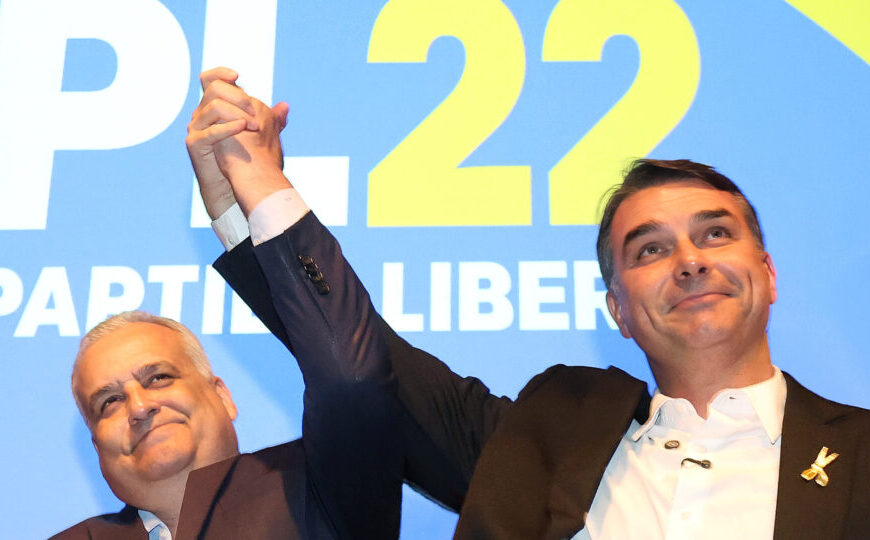 Candidatura de Flávio Bolsonaro com Alfredo Gaspar é registrada no TSE