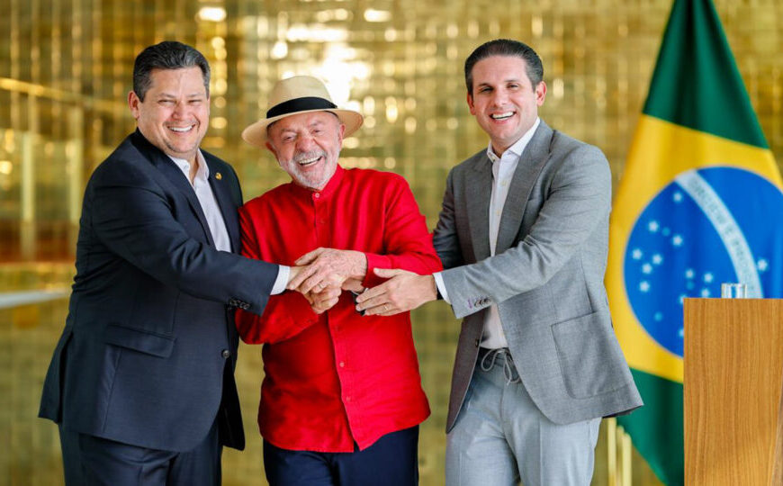 Lula sela pacto com Hugo Motta e Alcolumbre para destravar projetos no Congresso