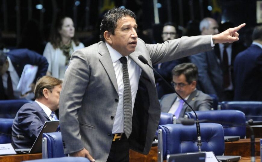 Bancada evangélica trava orçamento federal para derrubar vetos de Lula