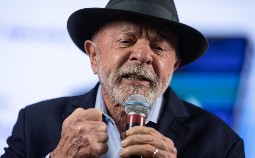 Lula contraria regra eleitoral e pede votos na BA: “dá um votinho para mim”
