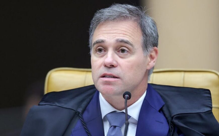 Lula, Moraes e Alcolumbre tramaram contra Mendonça, diz jornal