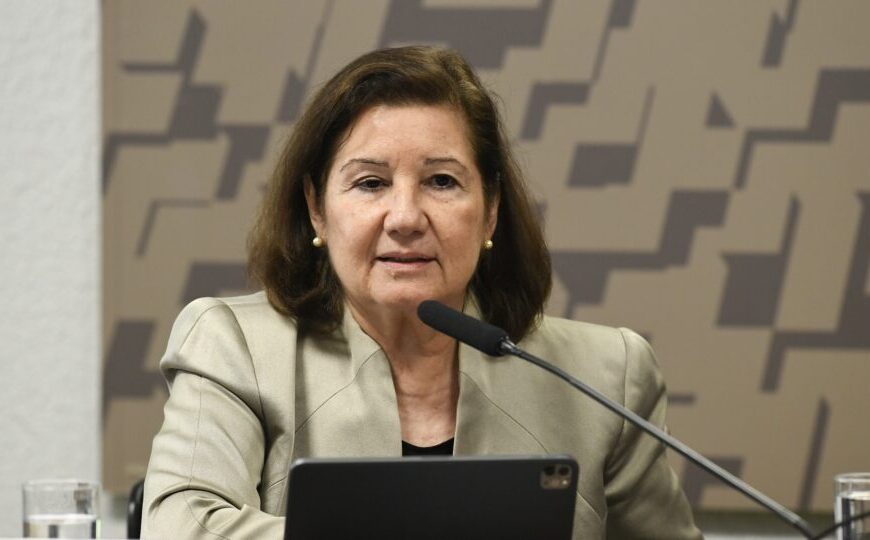 Suspensão de embaixadora agrava crise diplomática e afasta Brasil dos EUA até as eleições