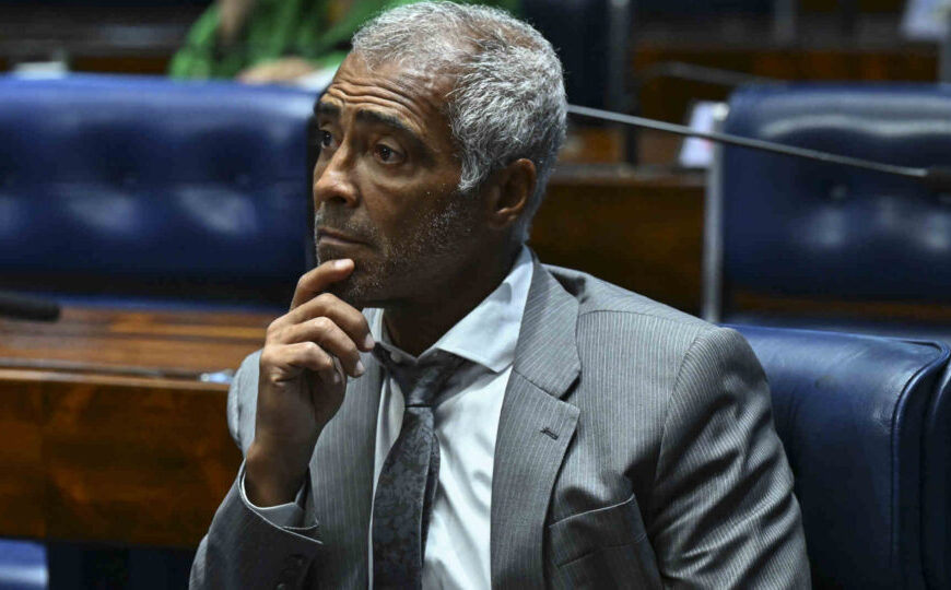 Romário não descarta apoiar Lula após saída do PL