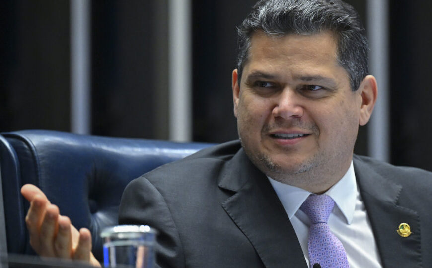Senado aprova PLP dos Combustíveis com “jabutis” para fertilizantes e Copa Feminina