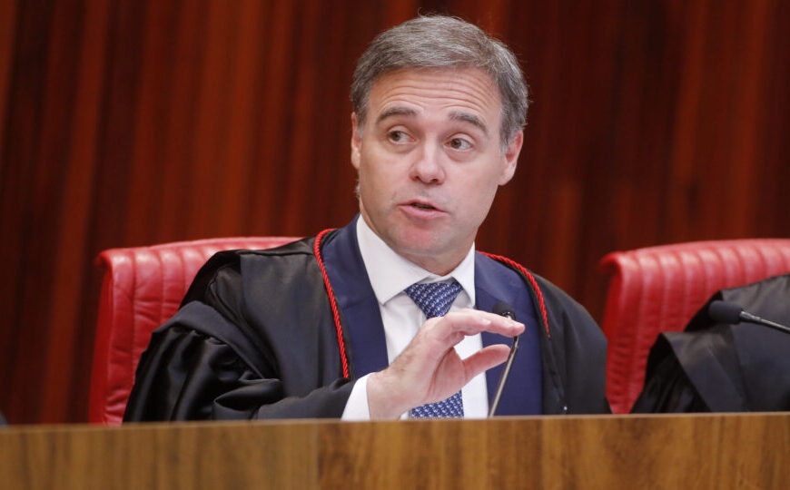Mendonça dá 24 horas para X explicar filtro que limita recomendação de candidatos