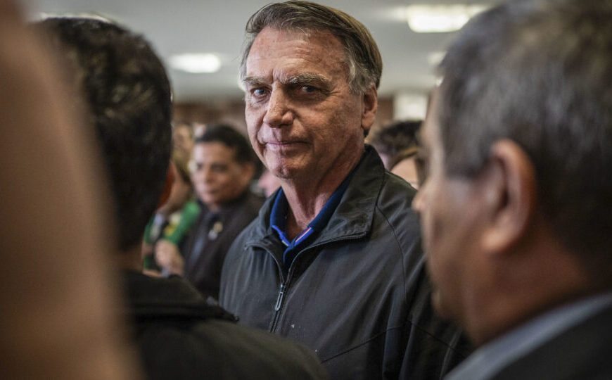 Moraes autoriza Bolsonaro a ir ao dentista, mas veta clínica de mulher de Flávio