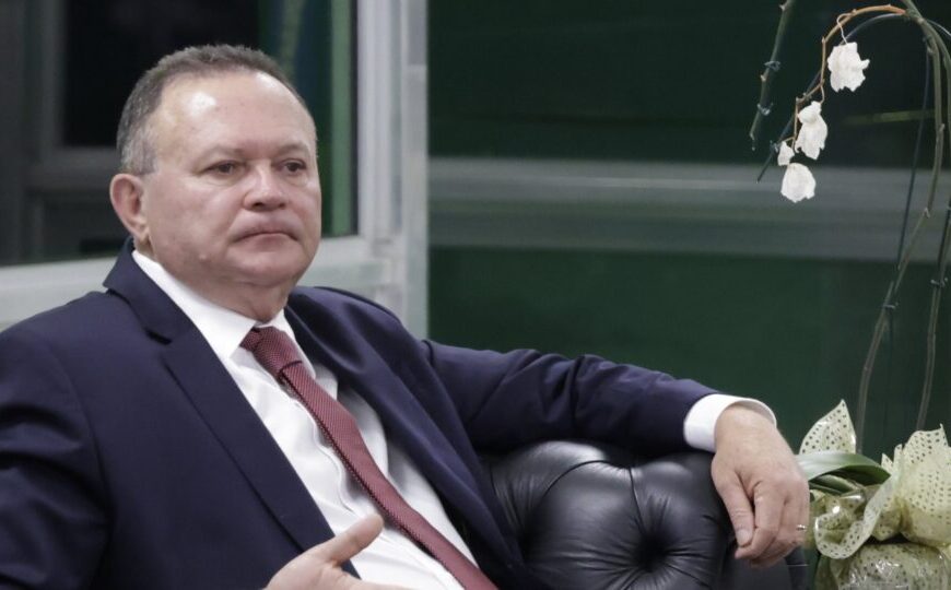 Governador do Maranhão acusa Dino de perseguição e questiona competência do STF