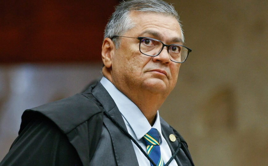 Dino publica frame de vídeo no Instagram para negar uso de carro oficial do TJ-MA
