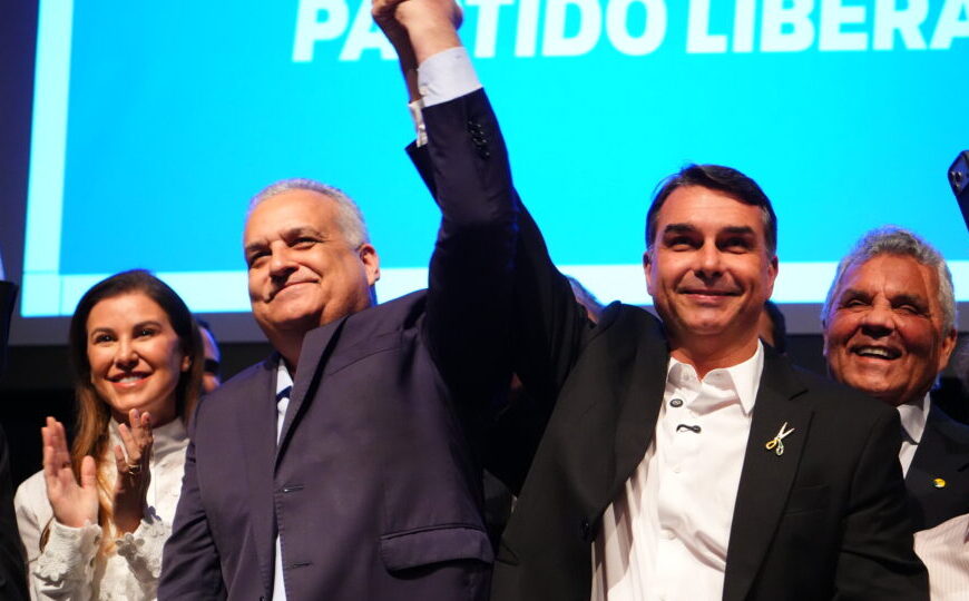 Site de Flávio Bolsonaro sofre 3.250 ataques em oito dias, diz equipe