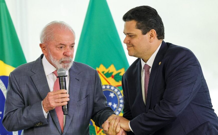 Lula e Davi Alcolumbre estreitam laços políticos em torno do petróleo no Amapá