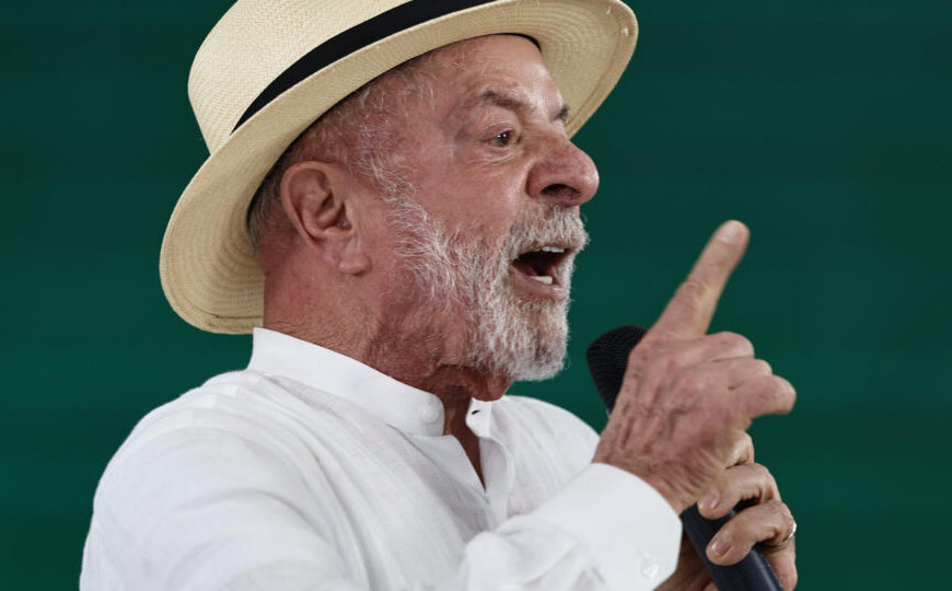 PT lança plano de governo de Lula e promete combater “servilismo” a interesses estrangeiros