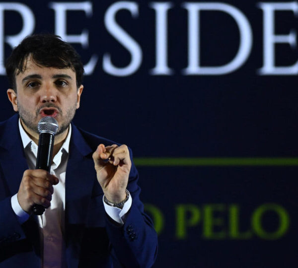 Renan nega irregularidades com candidatura e diz que&hellip;