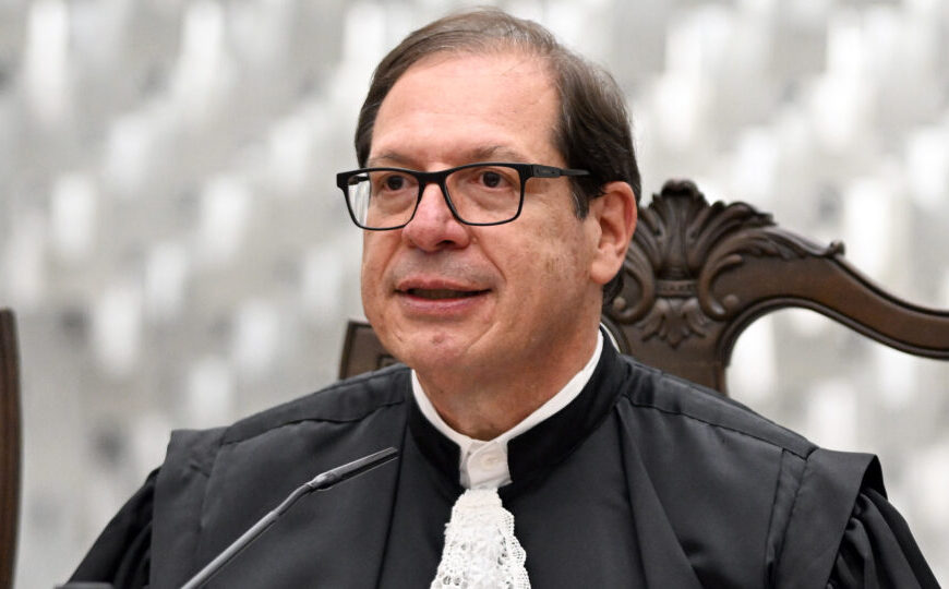 Salomão assume STJ, promete transparência e destaca importância de juízes justos