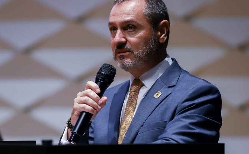 Associação de delegados critica ordem de Mendonça contra diretor da PF e cobra análise do plenário