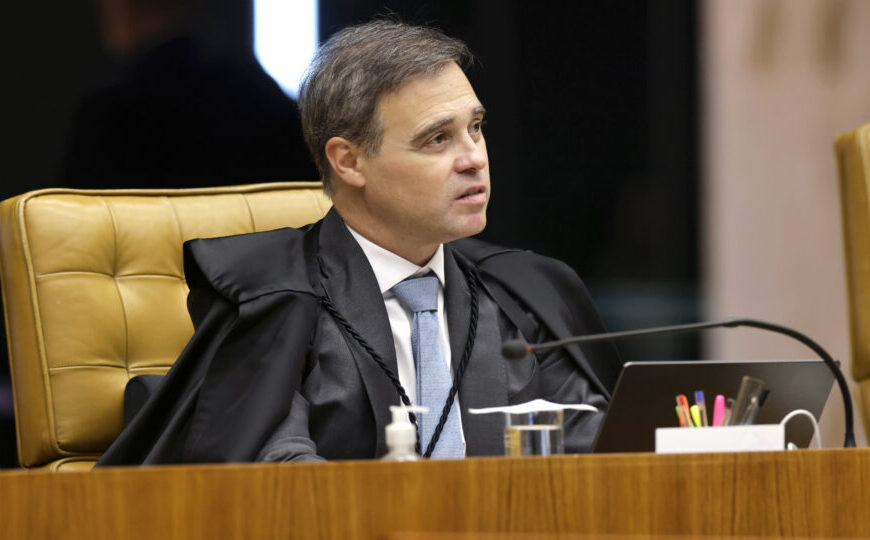 Mendonça manda derrubar posts sobre Flávio retirar Nossa Senhora Aparecida como Padroeira