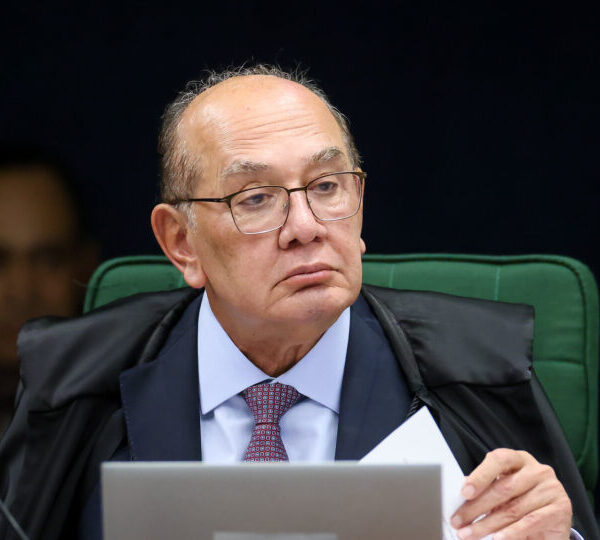 Polícia Federal identifica mensagens que ligam advogada a&hellip;