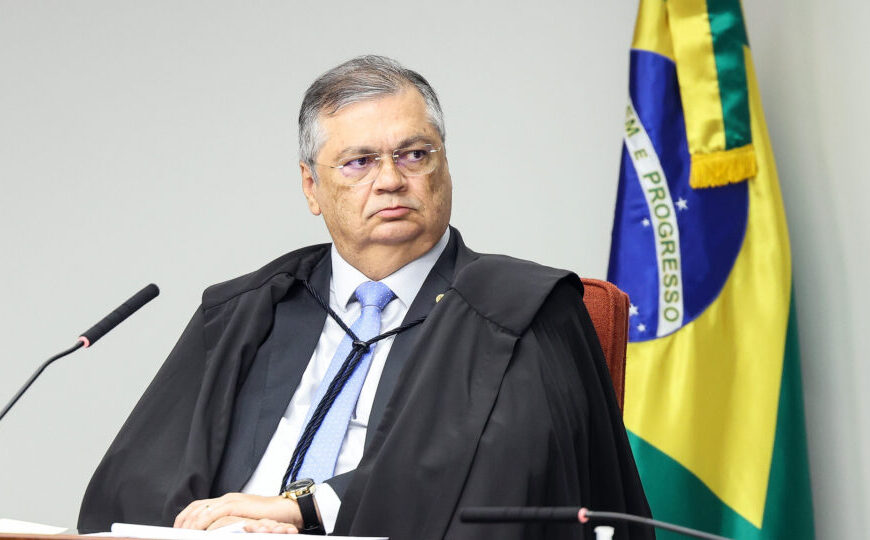 Dino vê racismo em críticas à profusão de citações a Aristóteles