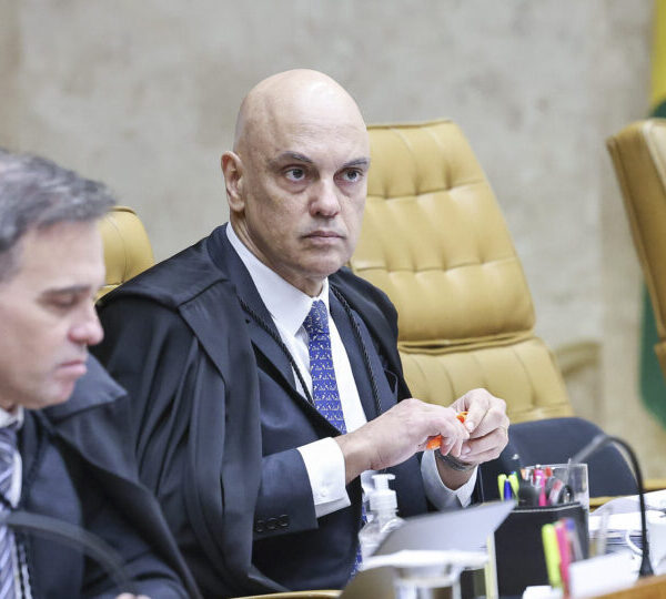 STF faz sessão histórica para tentar investigar Moraes&hellip;
