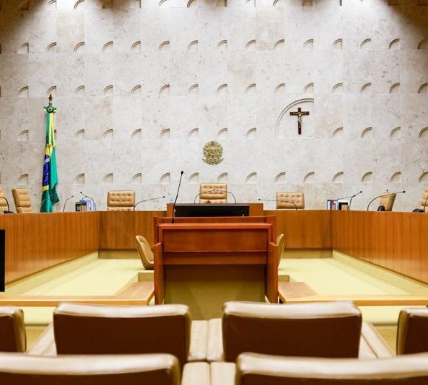 Relação de ex-banqueiro com ministros do STF gera&hellip;