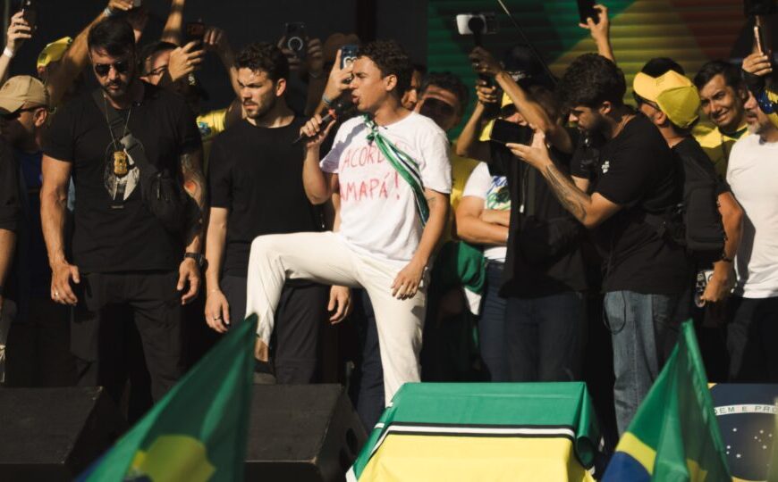 Direita se divide sobre convocar ou não protestos nas ruas contra Moraes