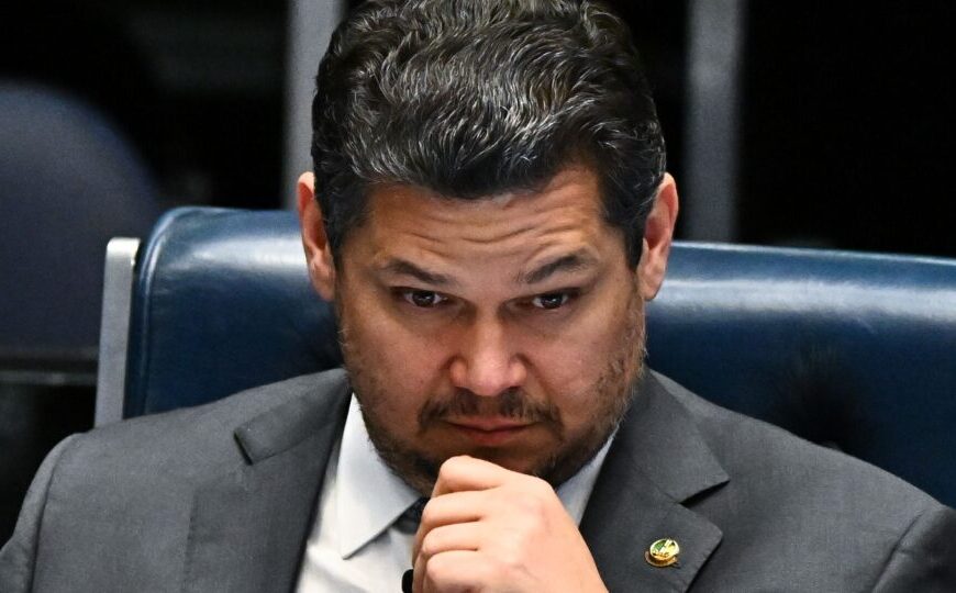 “Fala meu amor”: mensagens apontam proximidade entre Alcolumbre e Vorcaro; senador alega intimidação