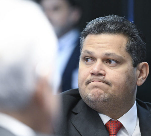 Alcolumbre sinaliza que não pautará impeachment de Moraes&hellip;