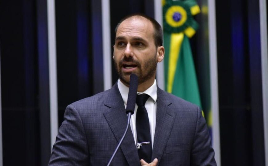 Eduardo Bolsonaro se reúne com membros do governo Trump e pede sanções contra Moraes, Gilmar e Dino