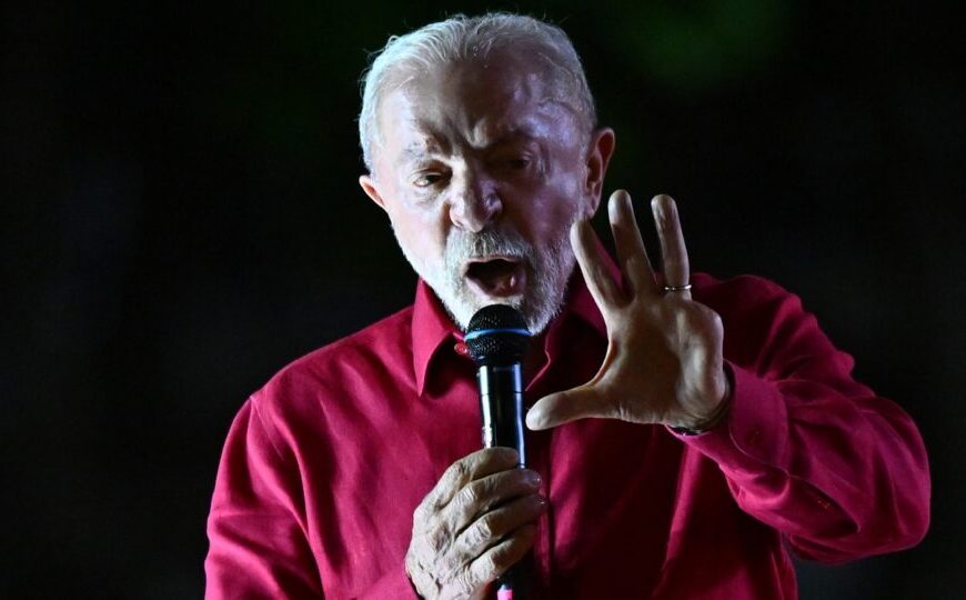 PT lança panfleto que associa ações de Lula à Bíblia para atrair evangélicos