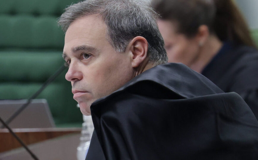 Fachin dá 72h para Mendonça se manifestar sobre afastamento de chefe da PF