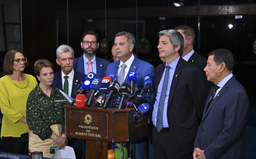 Oposição critica “covardia” e propõe regra para reduzir poder de Alcolumbre sobre impeachment
