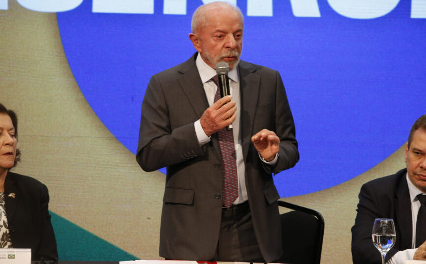Lula diz que clubes de futebol “que se virem” após proibição de bets