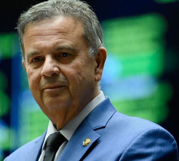 Marinho chama Messias de “militante do PT” após&hellip;