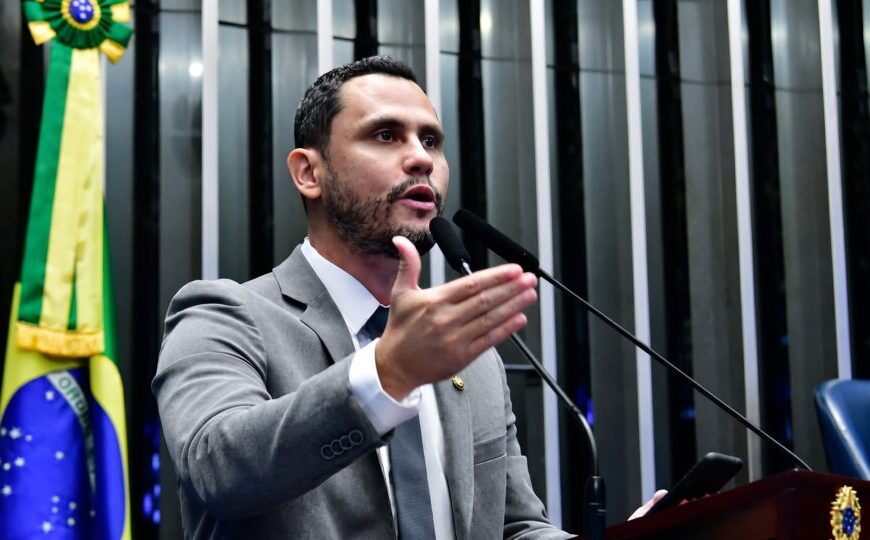 Cleitinho reafirma apoio a Flávio após aceno de Lula em Minas Gerais