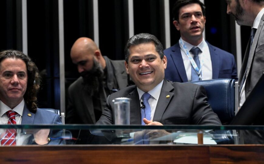 Com só um voto contra, Senado aprova PEC do fim da escala 6×1