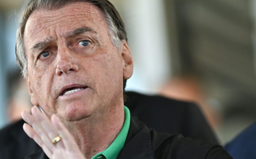 Defesa de Bolsonaro pede que Moraes libere visita de Flávio