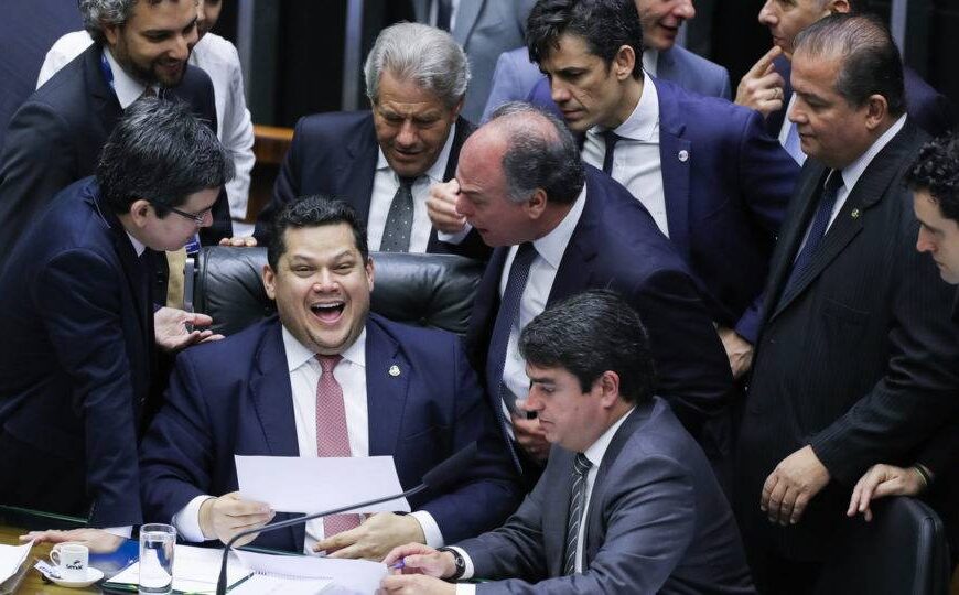 PEC 6×1 vira sobrevida de Alcolumbre no comando do Senado