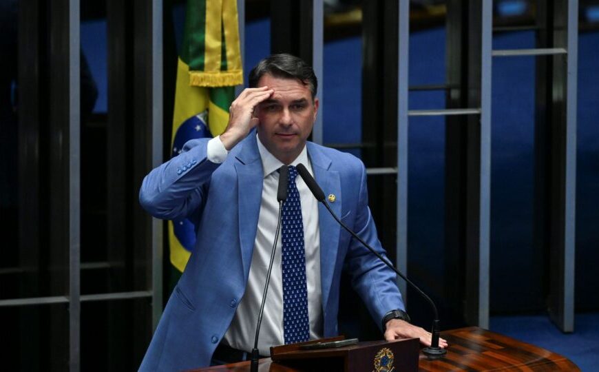 Campanha de Flávio contesta relatório do TSE e acusa canal pró-Lula de “burlar” fiscalização