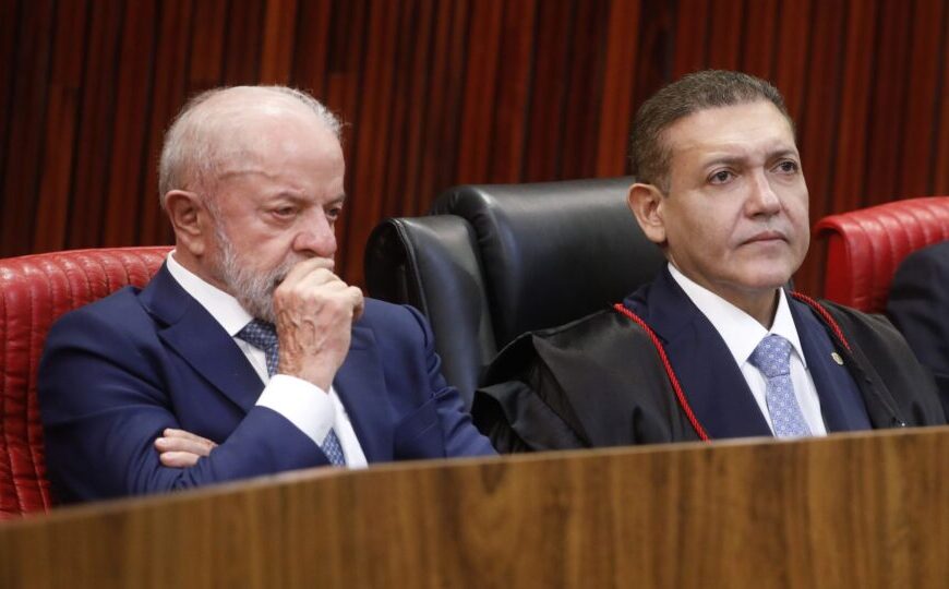 Presidente do TSE não pode ter lado na política, diz Lula