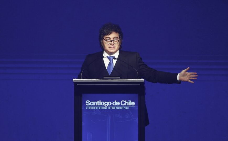 Milei provoca Lula após post de Nikolas sobre deputada petista pedir para fechar igrejas