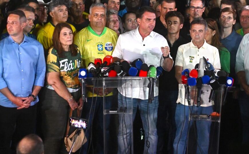 Flávio Bolsonaro diz que não reconhece resultado e vai pedir anulação da eleição